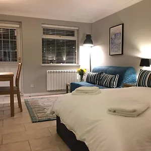 addenbrookes-flat-2-mins-walk-free-private-parking.cambridgehotelsuk.com/